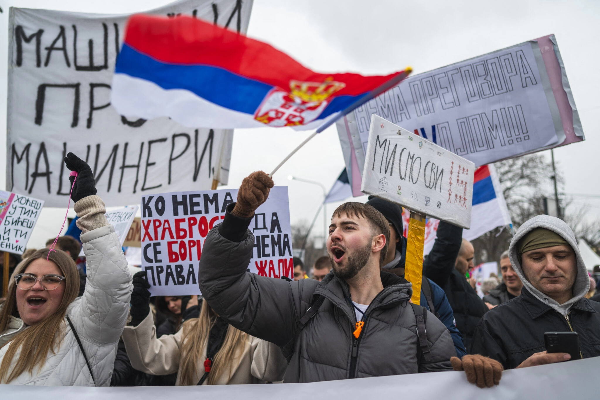 Srbija slavi Dan državnosti – studenti prosvjeduju, Vučić na mitingu s pristašama SNS-a